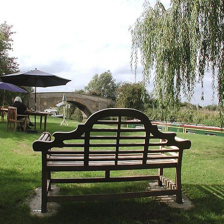 The Trout At Tadpole Bridge Hotel Faringdon Eksteriør billede