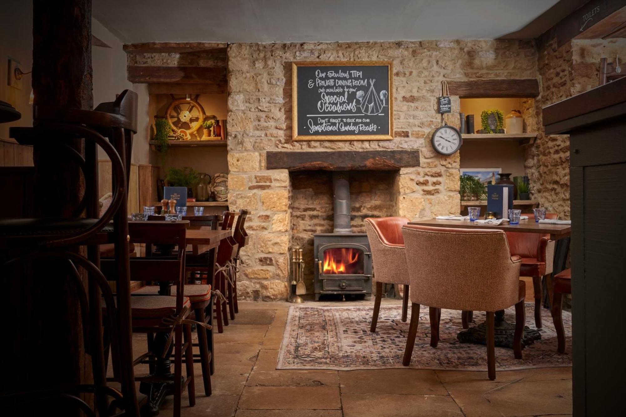 The Trout At Tadpole Bridge Hotel Faringdon Eksteriør billede