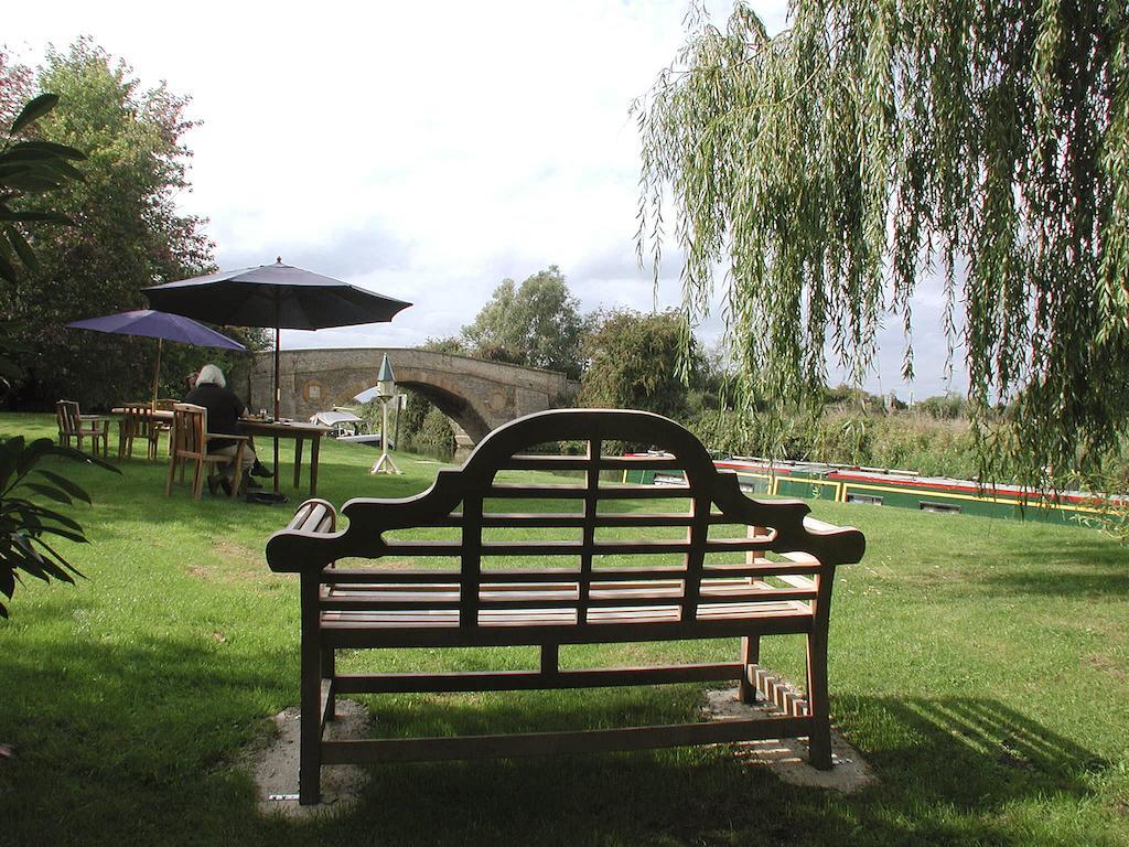 The Trout At Tadpole Bridge Hotel Faringdon Eksteriør billede